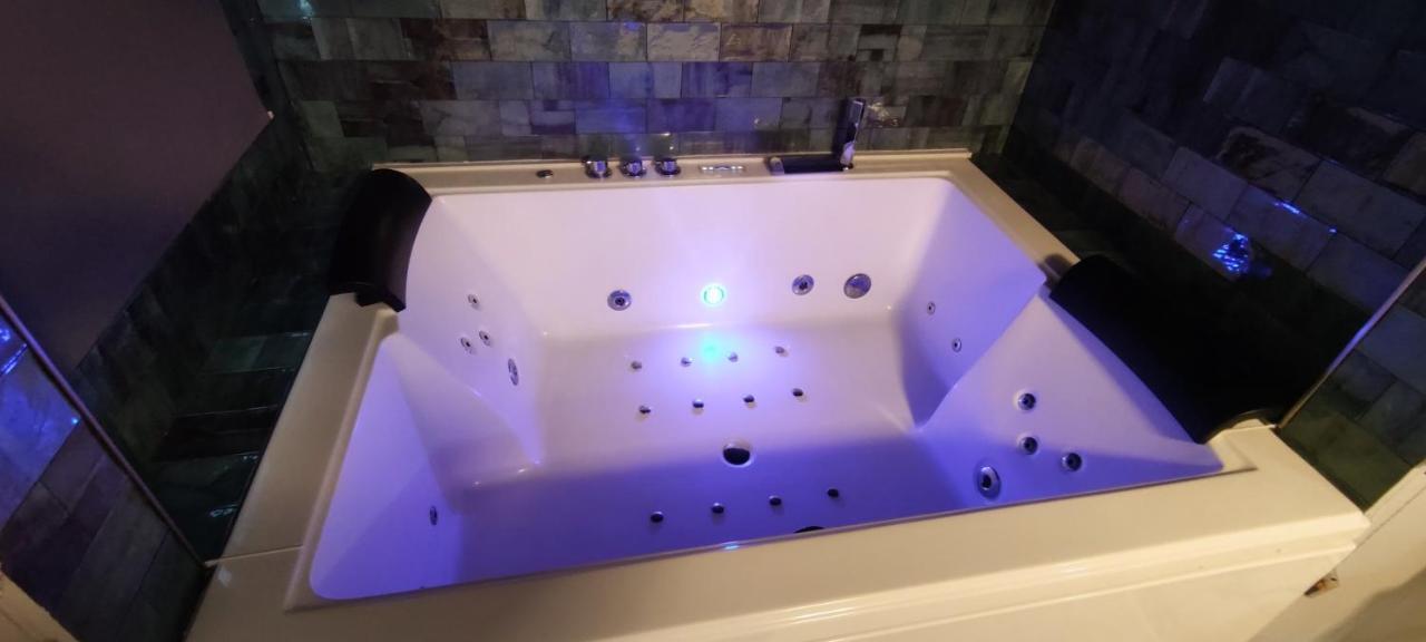 Latorre Jacuzzi Jerez Apartment Jerez de la Frontera Exterior photo